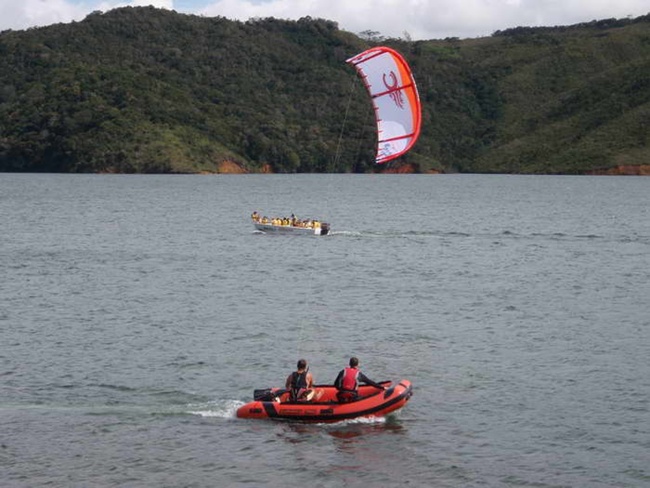 Extreme sports are very popular in the Calima lake
