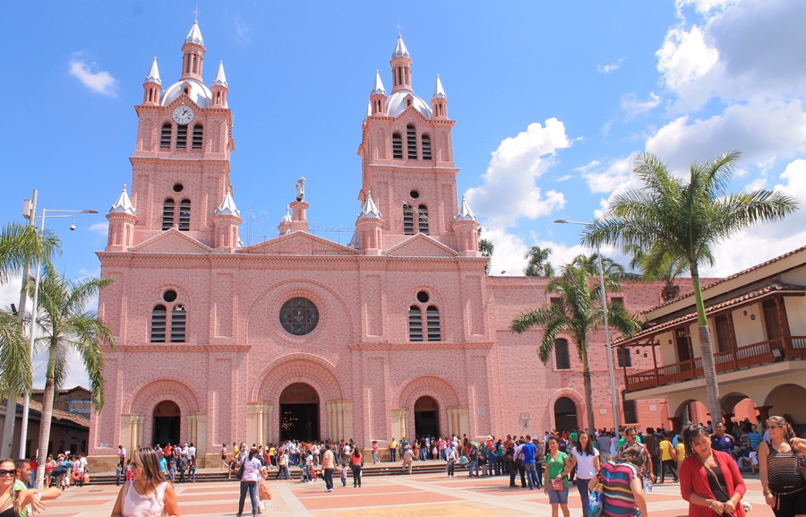 basílica menor del Señor de los Milagros | Sitios Turisticos en Valle del Cauca | Colombia Travel