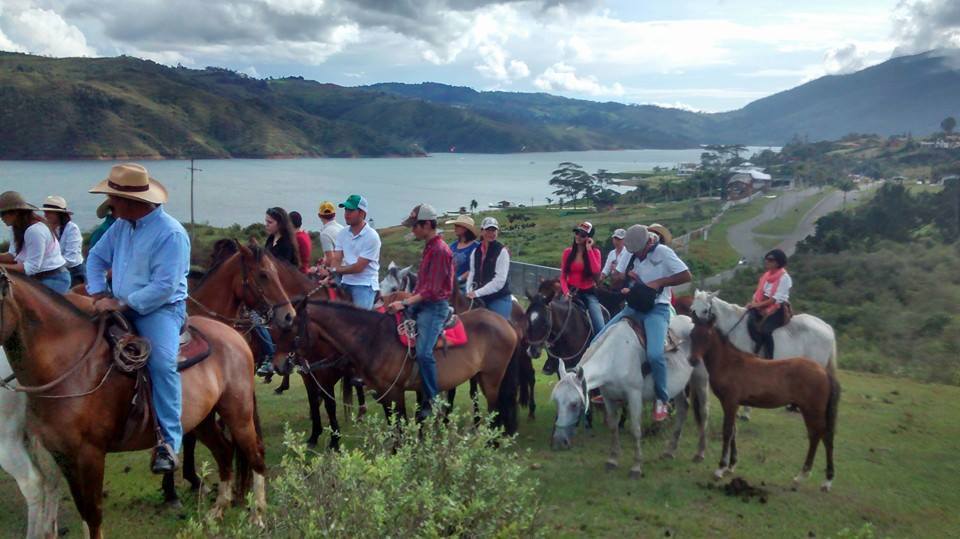 Paseos a caballo, Lago Calima, Colombia.