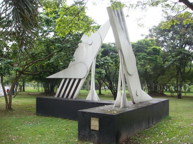 Monumento Aves del Río en Cali, Colombia