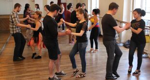 Lección de baile de salsa en Cali, Colombia